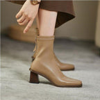 Salter מגפי דמוי עור עם עקב